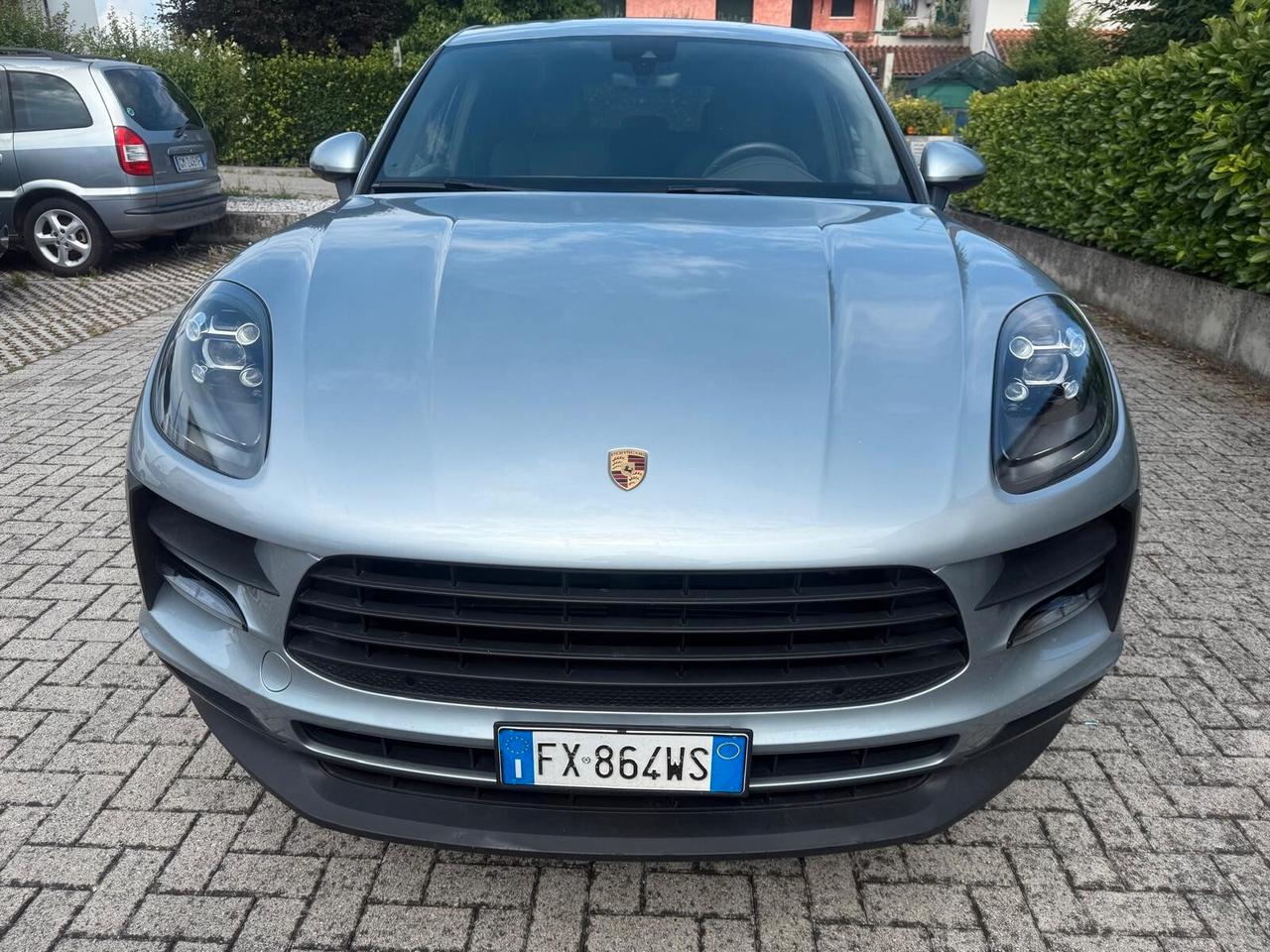 Porsche Macan 2.0 Book service Porsche
