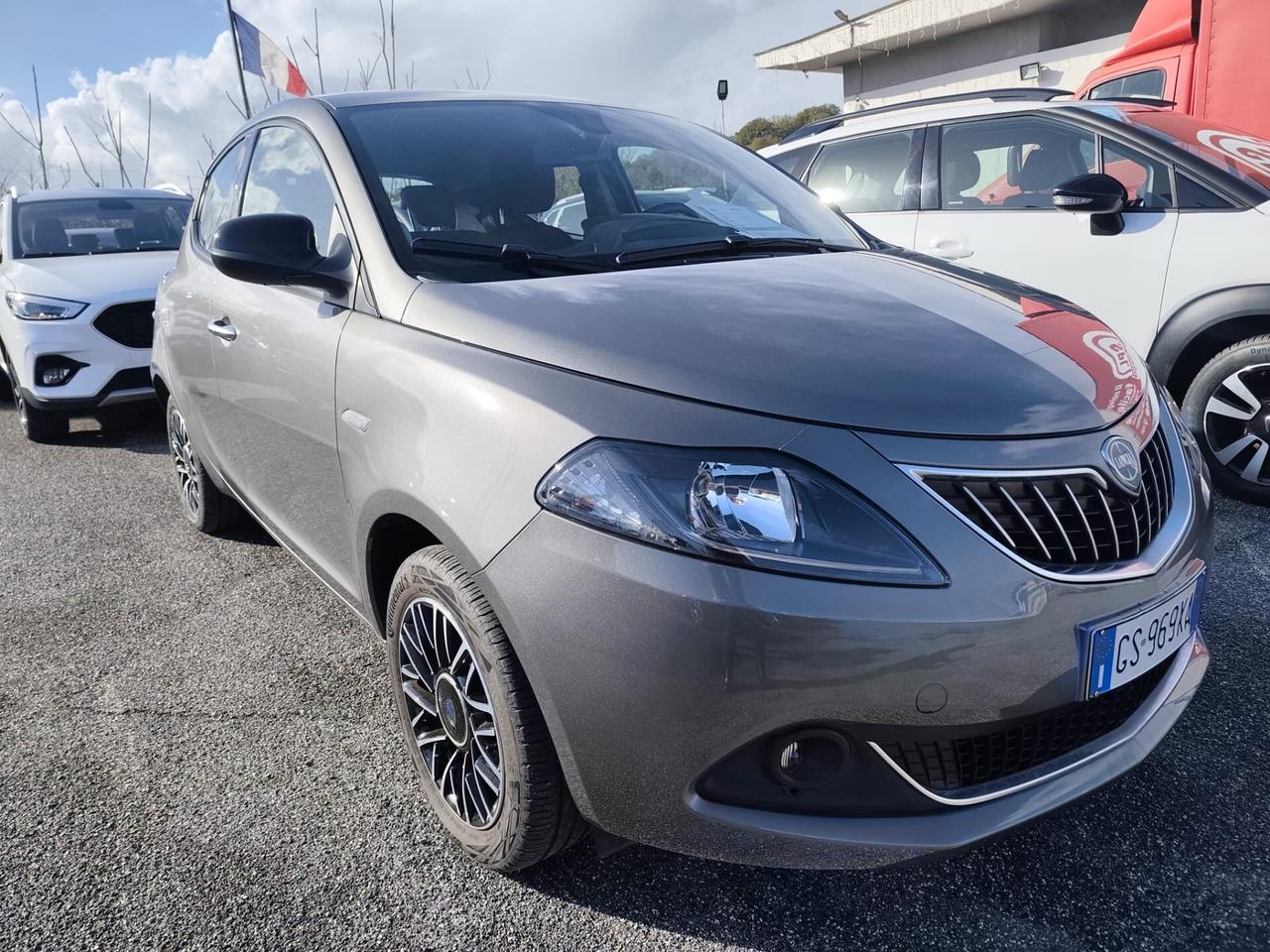 Lancia Ypsilon 1.0 FireFly 5 porte S&S Hybrid Platino