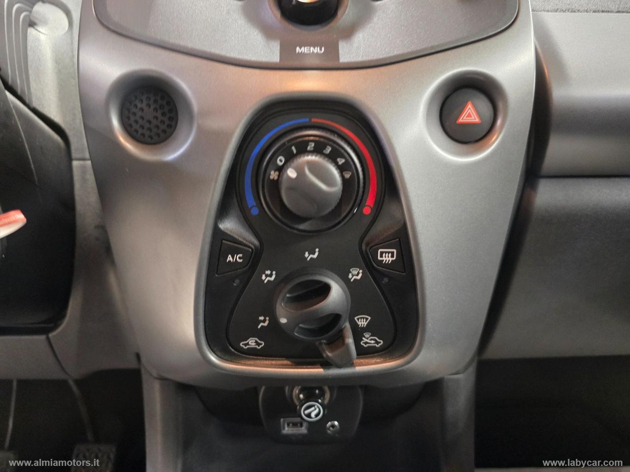 TOYOTA Aygo Connect 1.0 VVT-i 72 CV 5p. x-play
