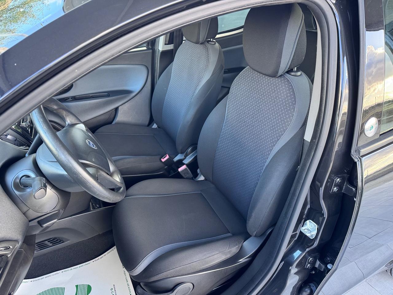 Lancia Ypsilon 0.9 TwinAir 85 CV 5 porte Metano Ecochic Platinum