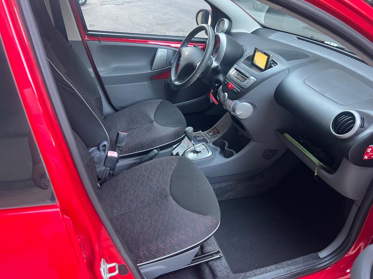 Peugeot 107 1.0 68CV 5p. Sweet Years automatica