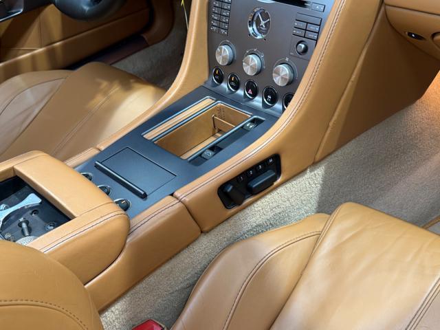 ASTON MARTIN DB9 Volante