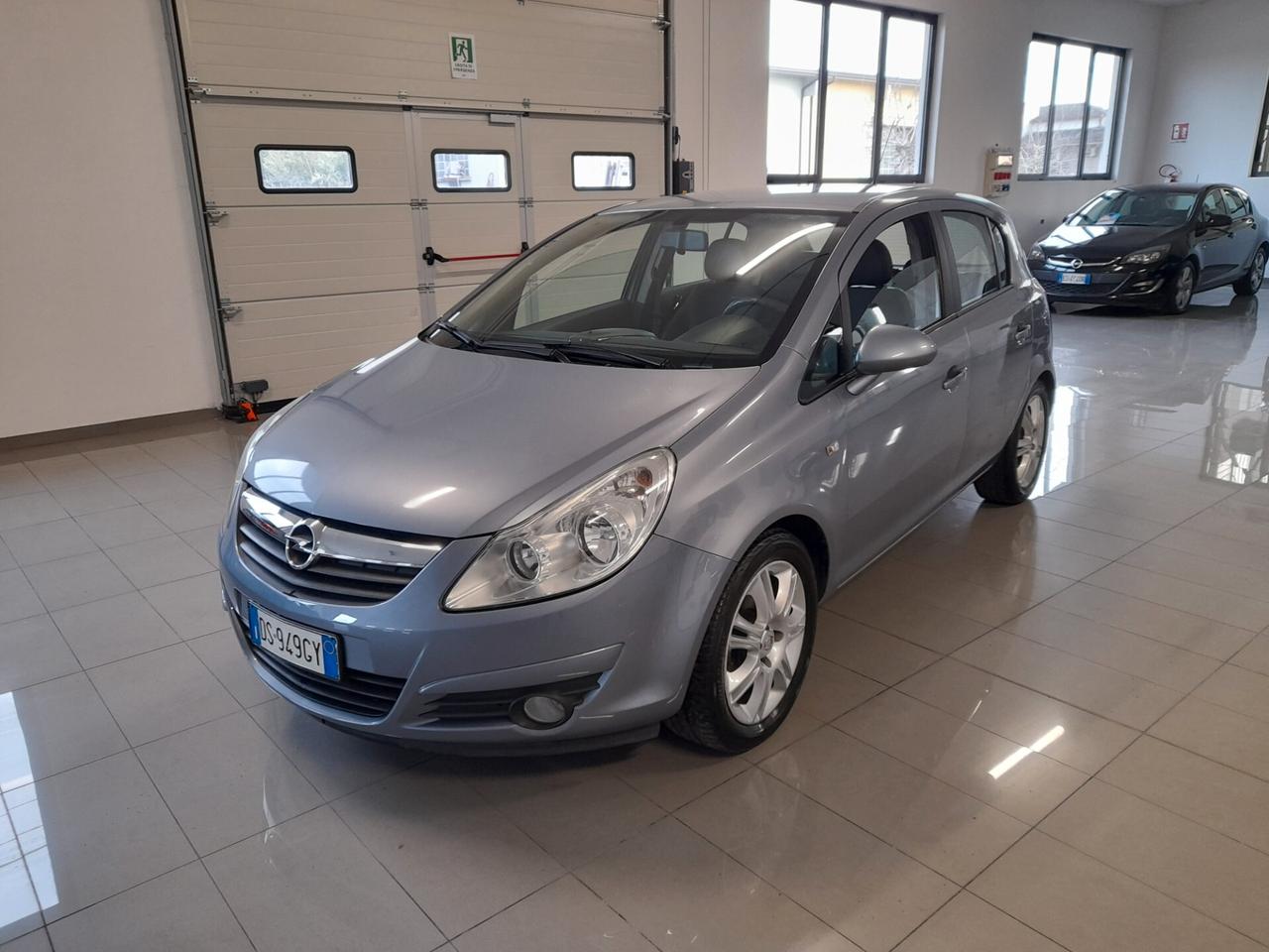 Opel Corsa 1.2 5 porte Cosmo