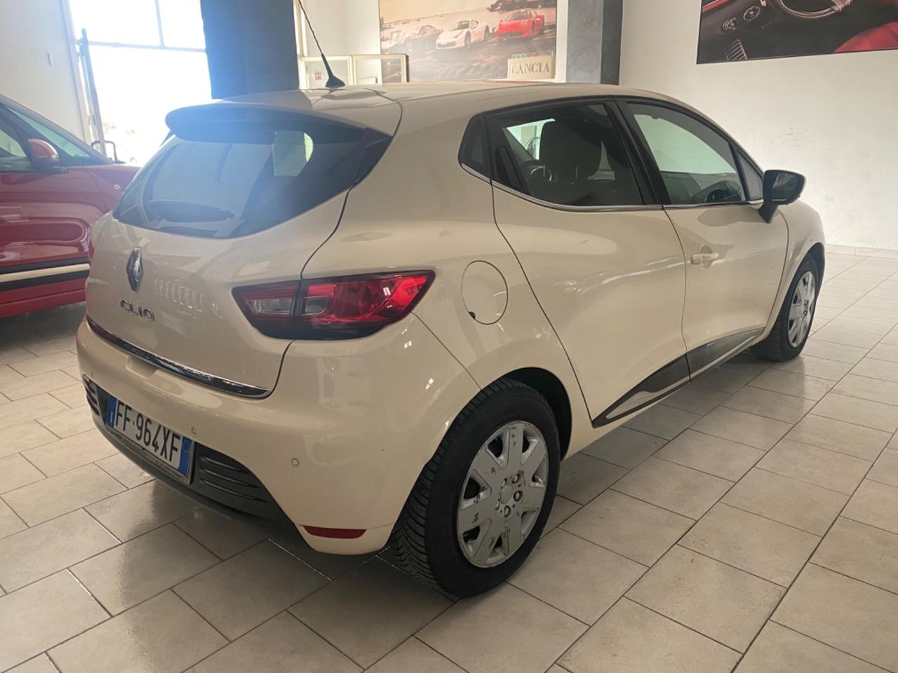 Renault Clio 1.2 75CV 5 porte NEOPATENTATI