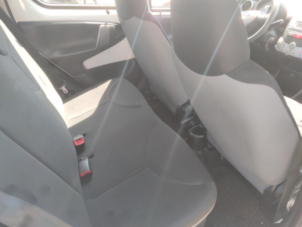 Toyota Aygo 1.0 5 porte Active Connect NEOPATENTATI !