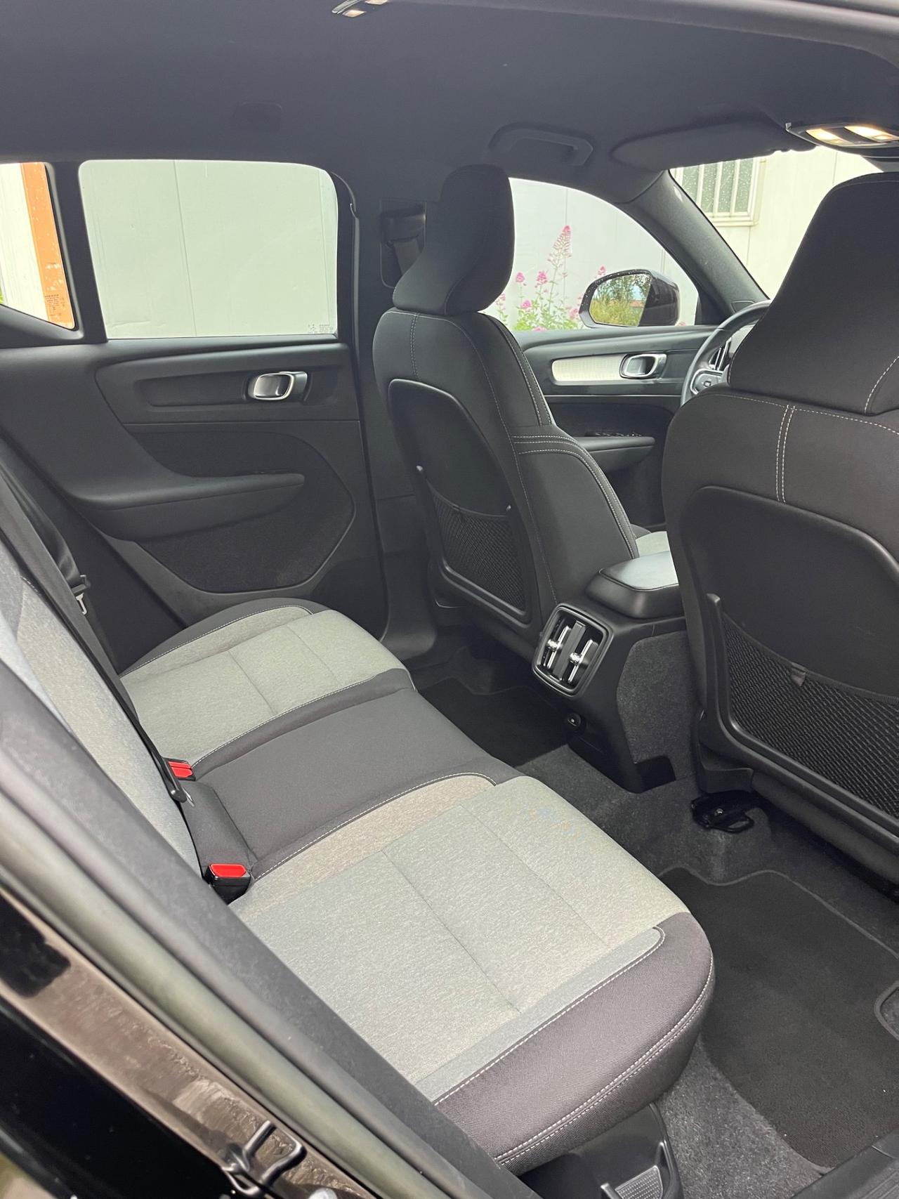 Volvo XC40 B3 automatico Plus Dark