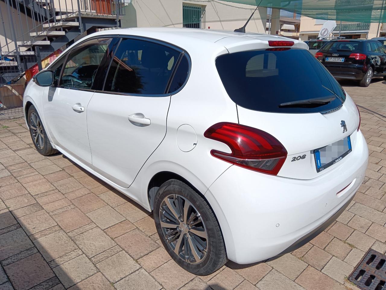 Peugeot 208 PureTech 82 5p. GPL Allure