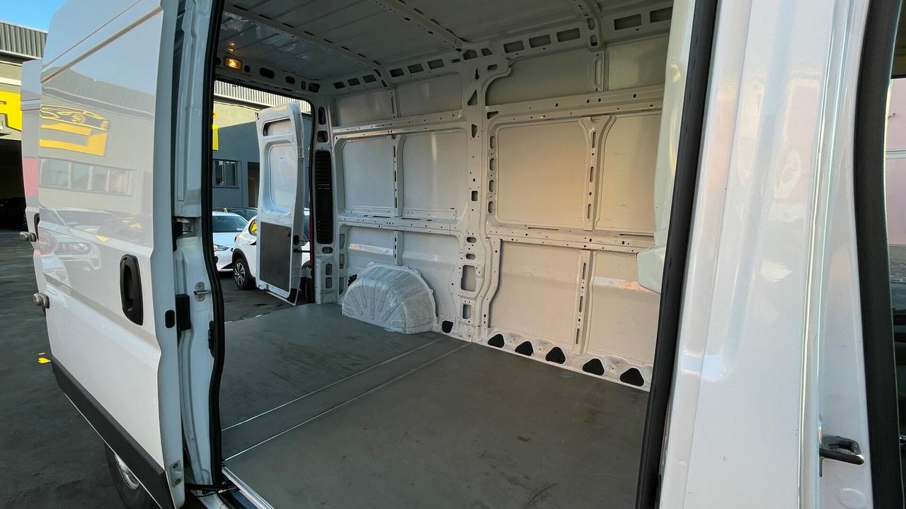 FIAT DUCATO MAXI 2.2 MJT PASSO CORTO 140CV - TELECAMERA POSTERIORE, CARPLAY, NEOPATENTATI