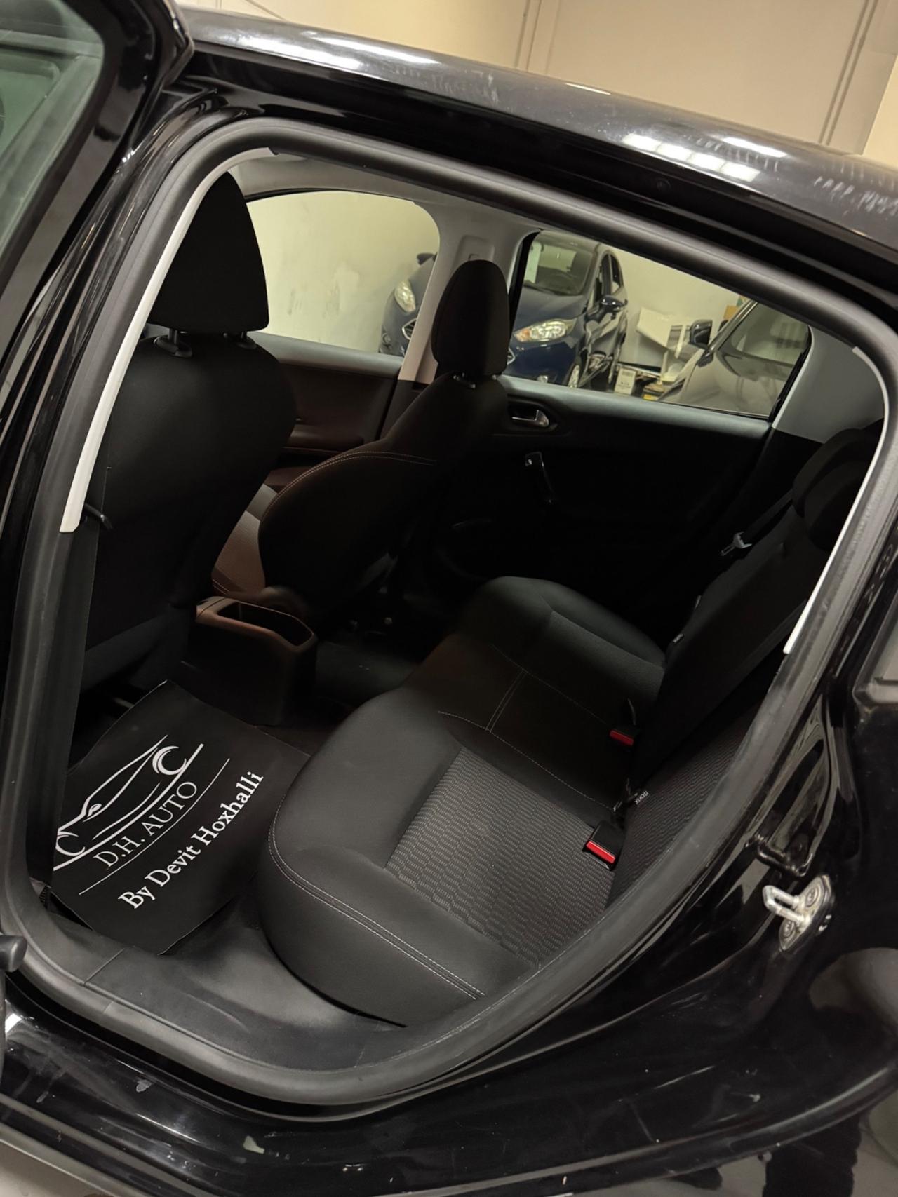 Peugeot 208 PureTech 82 5 porte Allure