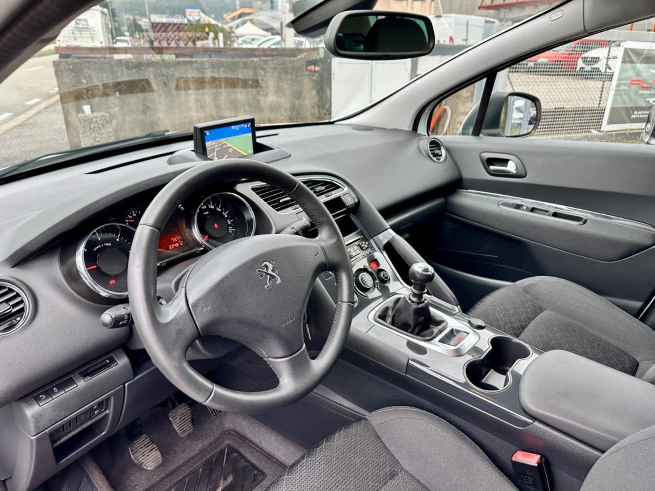 PEUGEOT 3008 1.6 HDi 115CV 2014