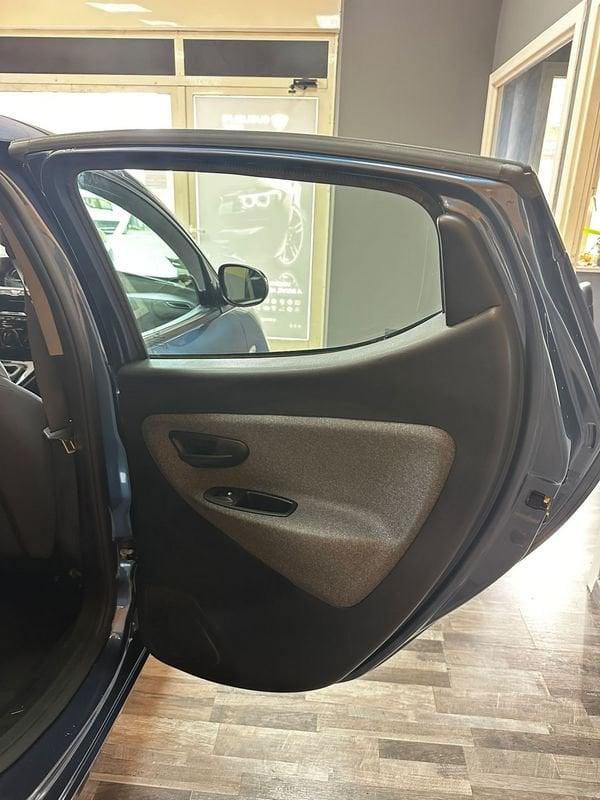 Lancia Ypsilon 1.0 FireFly 70cv Hybrid ALBERTA FERRETTI PREZZO VERO