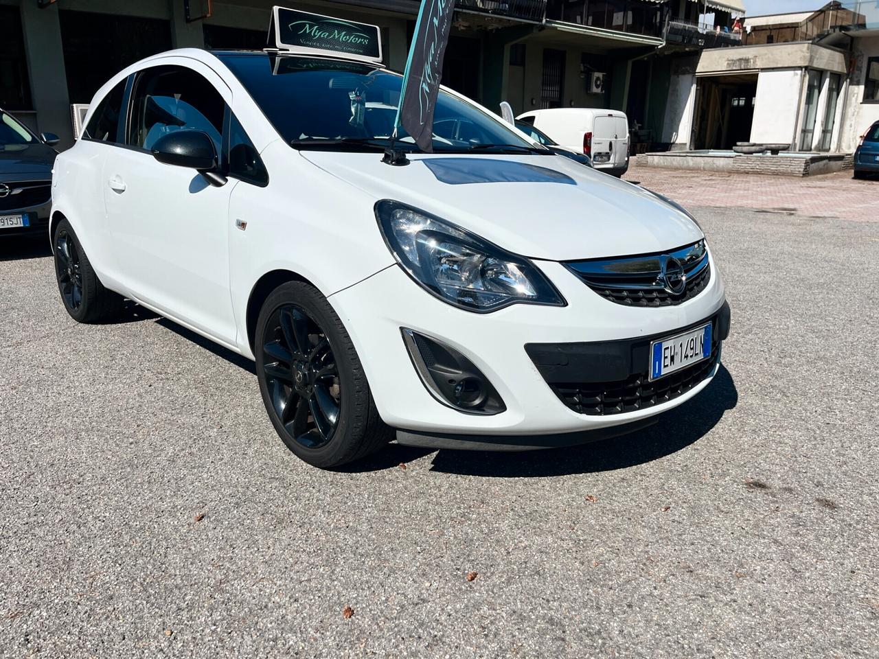 Opel Corsa 1.2 3 porte b-color