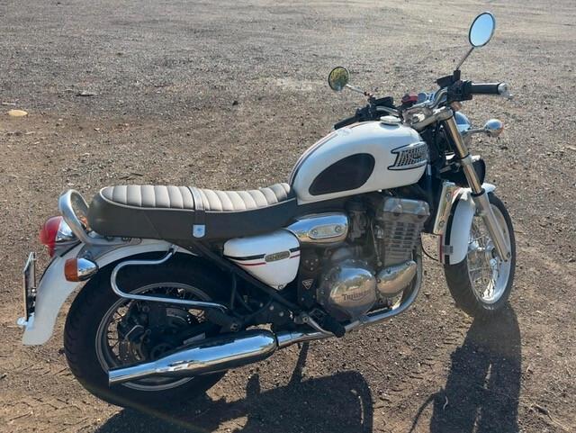 Triumph Thunderbird 900