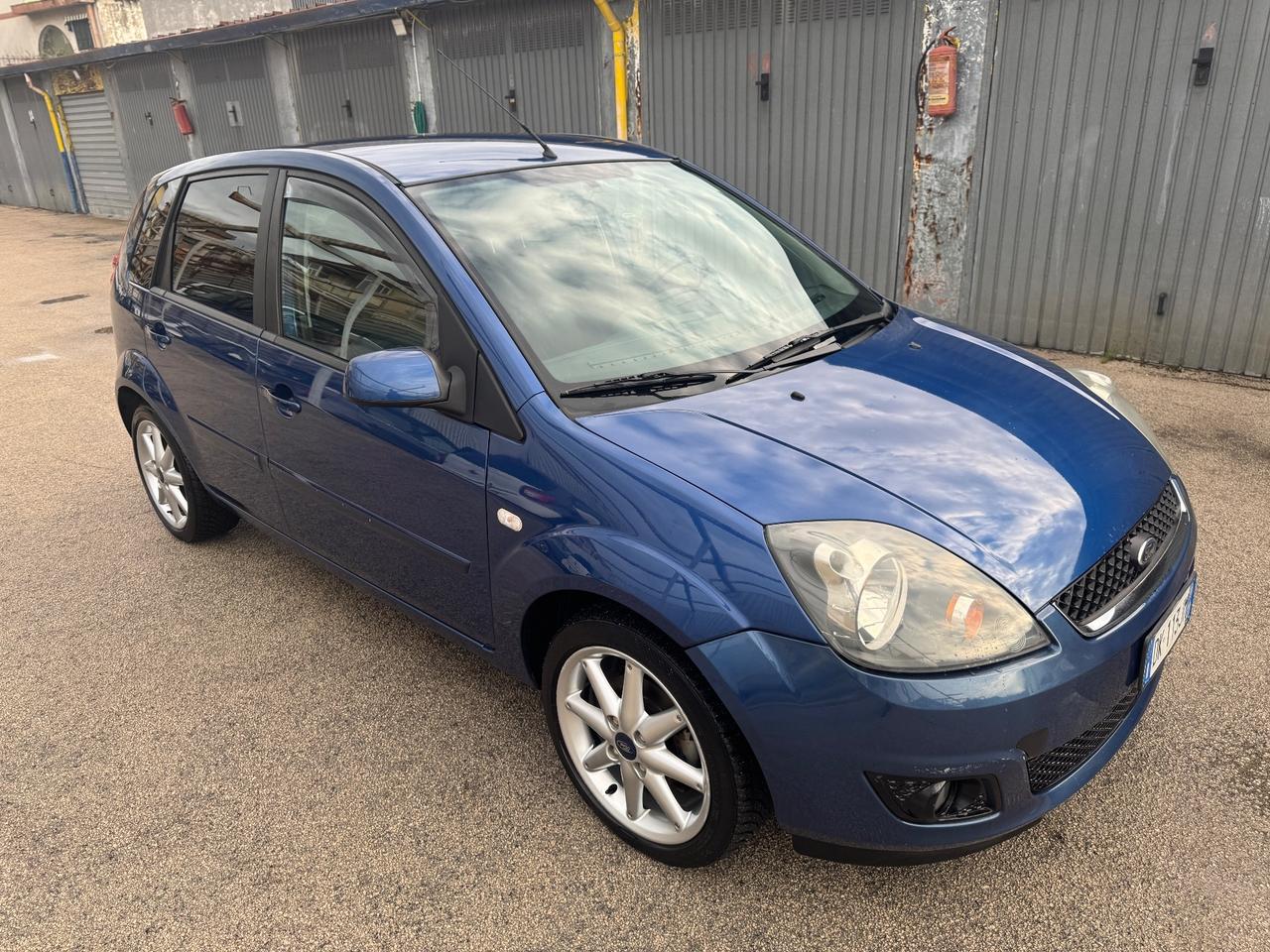 Ford Fiesta 1.2 16V 5p. Ghia