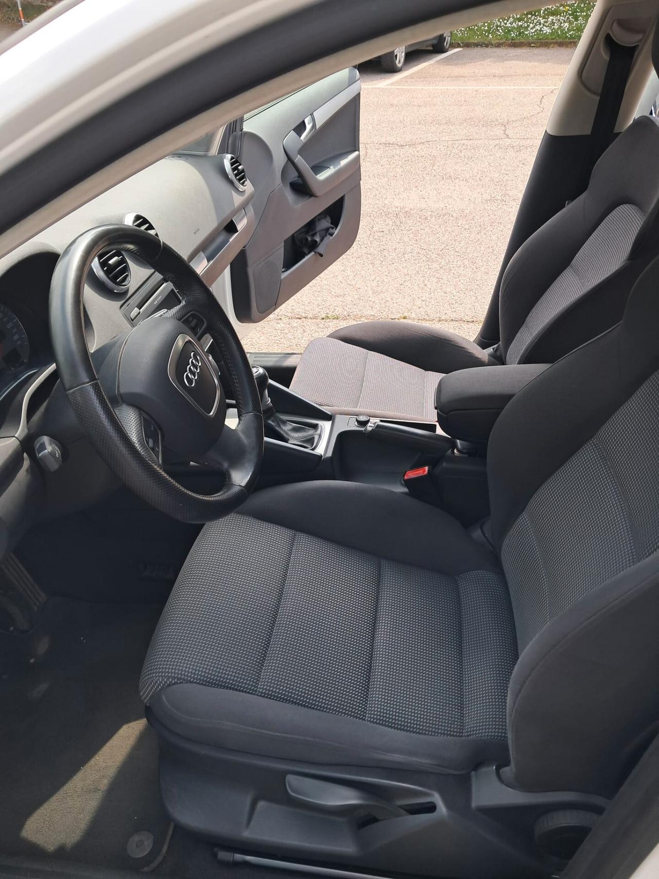 Audi A3 1.6 TDI 105 CV CR Ambition