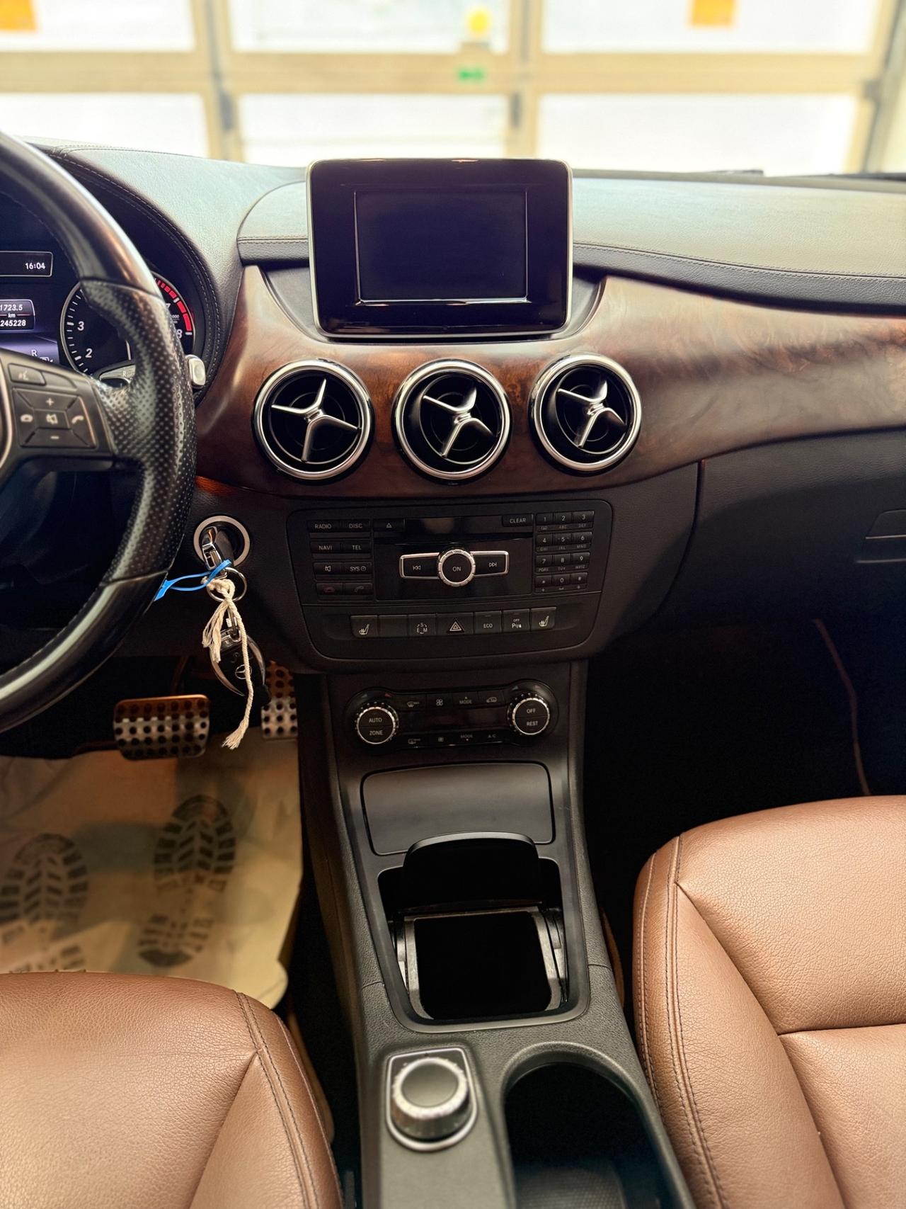Mercedes-benz B 200 NGD Premium