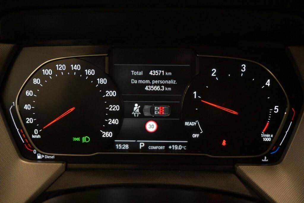 Bmw 116 116D 115CV STEPTRONIC BUSINESS ADVANTAGE ( FARI LED - CERCHI 17 PDC NAVI MIRROR CRUISE )