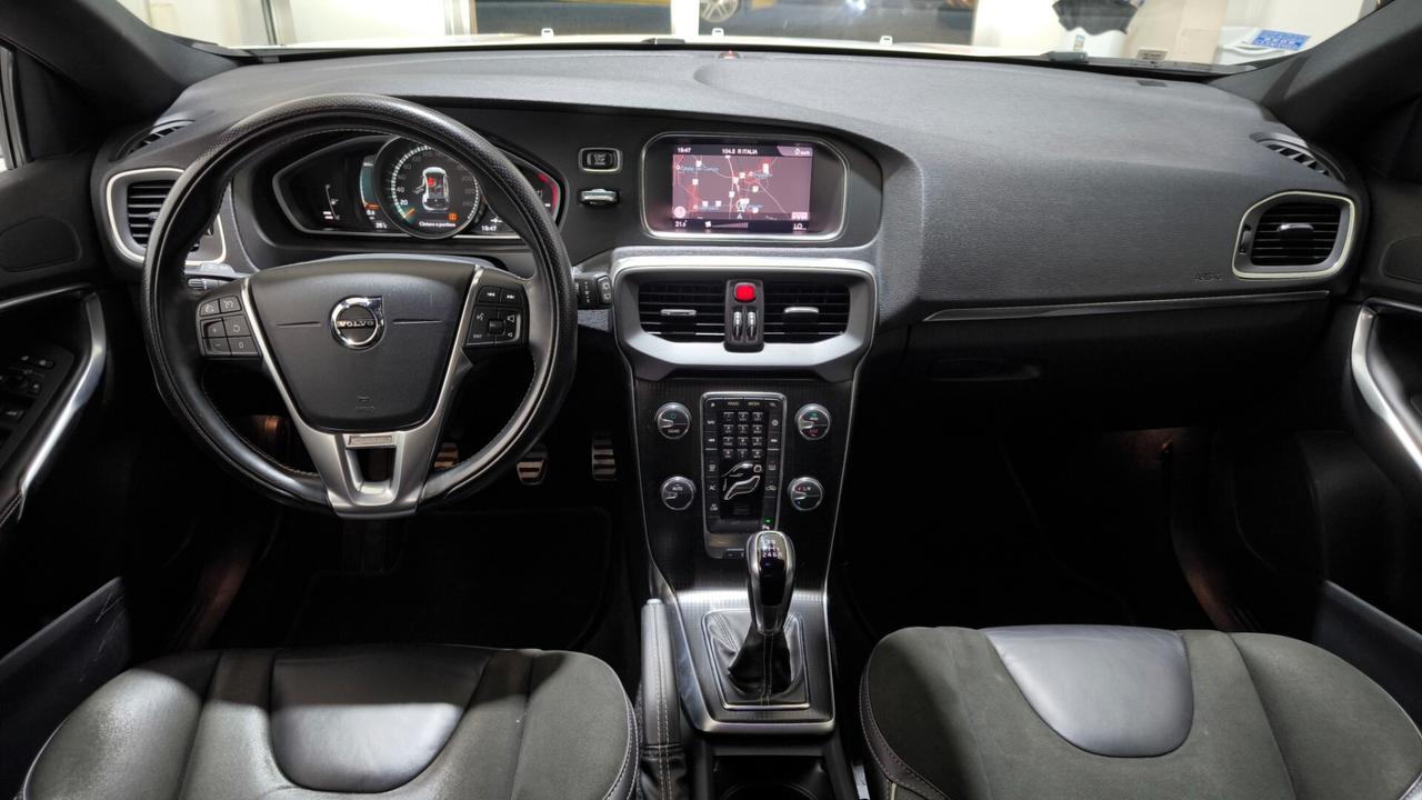 Volvo V40 D2 R-design
