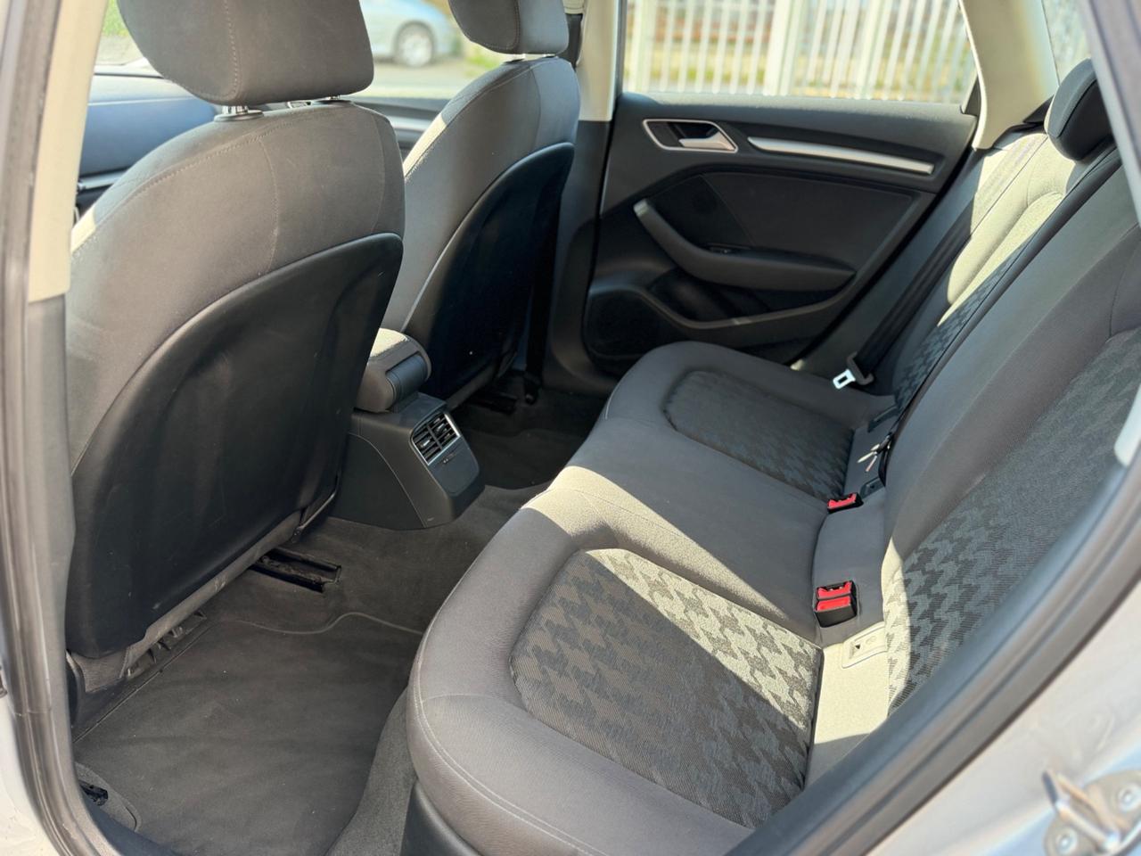 Audi A3 SPB 1.6 TDI ultra Attraction UNICO PROP