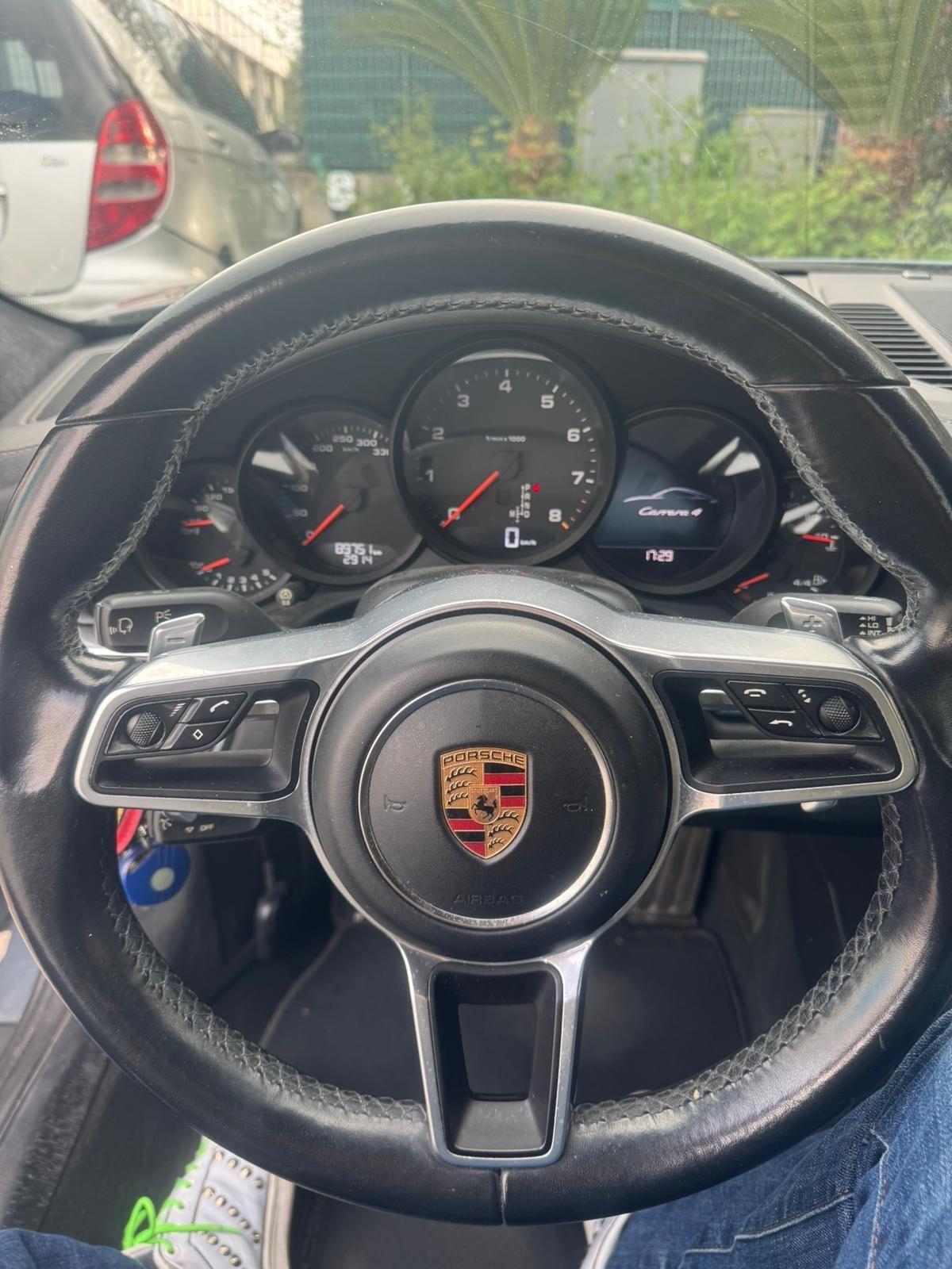 Porsche 911 3.0 Carrera 4 Cabriolet