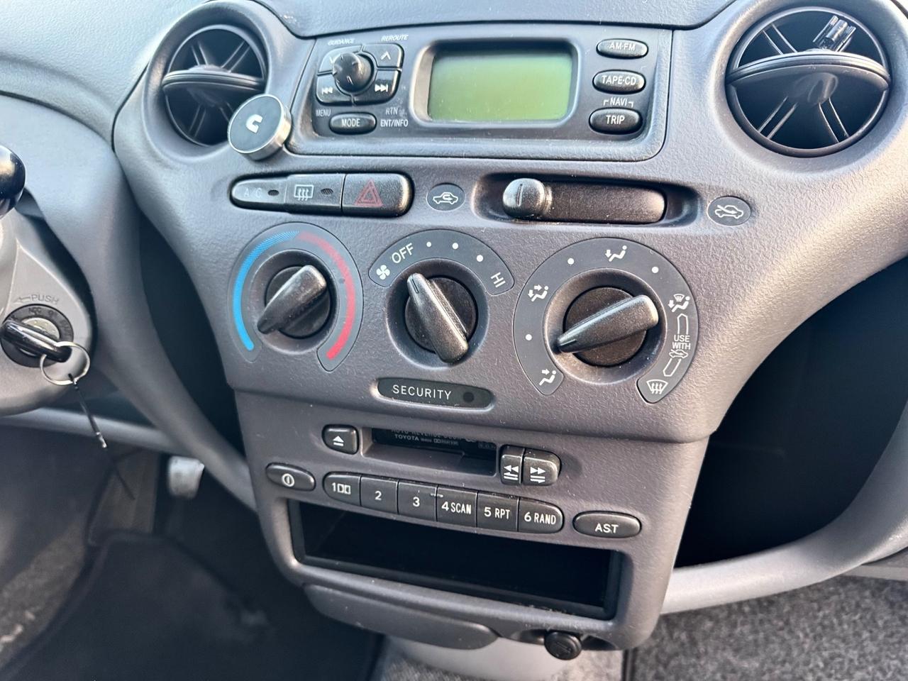 Toyota Yaris 1.0i 3 porte benzina 68cv Neopatentati 2001