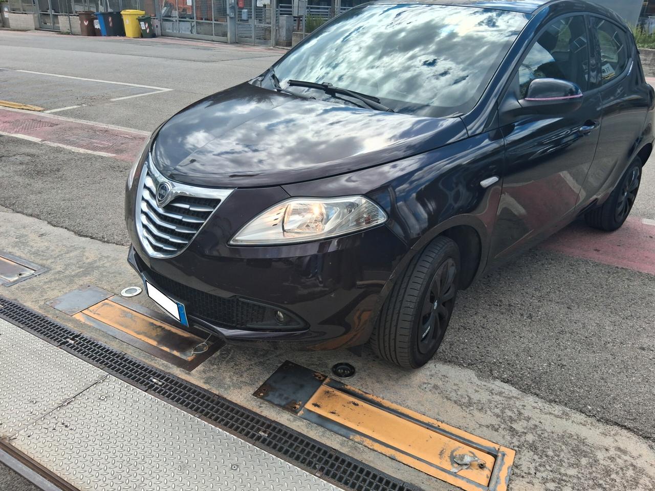 Lancia Ypsilon 0.9 TwinAir 85 CV 5 porte Metano Ecochic Elefantino