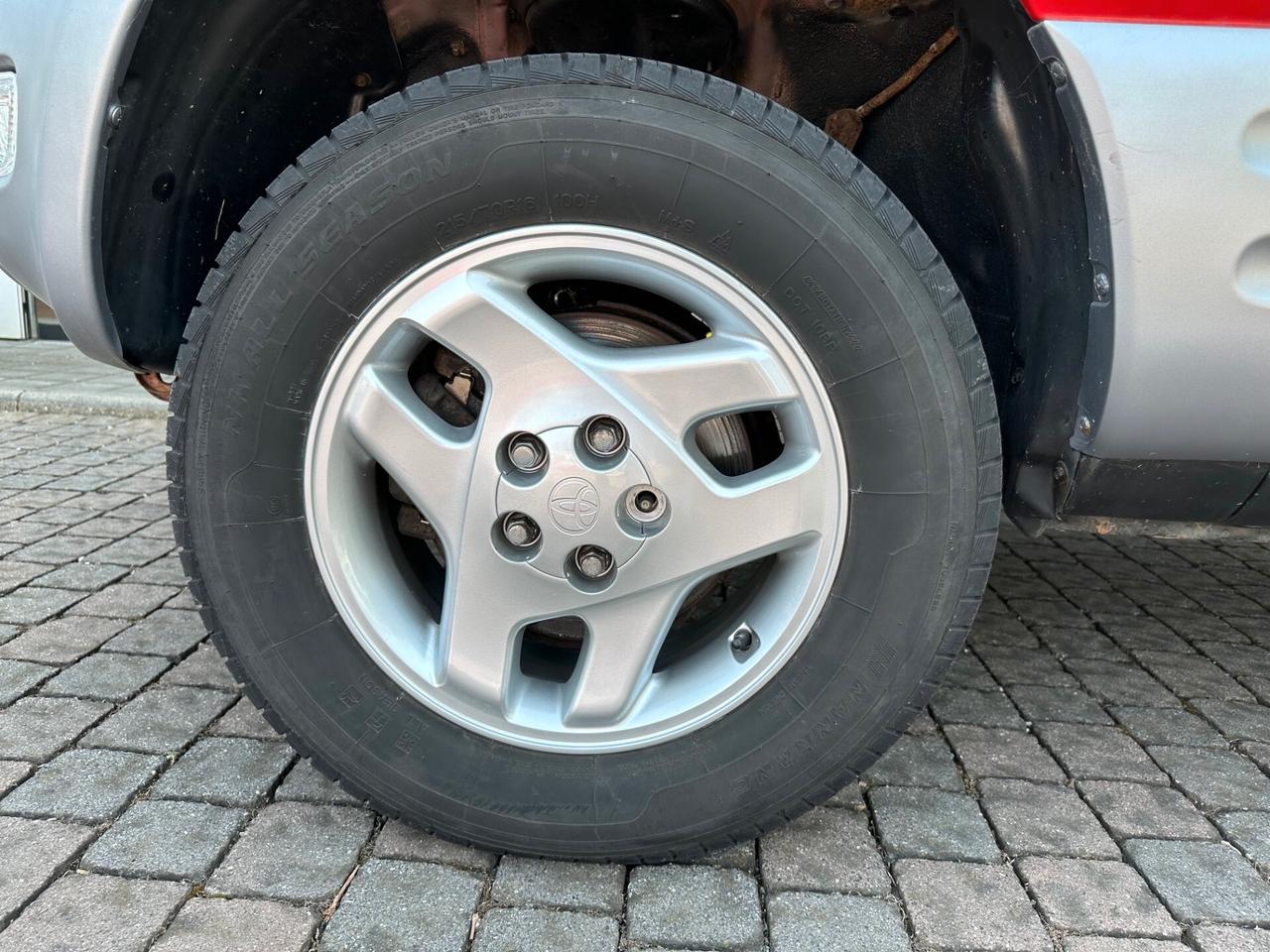 Toyota RAV 4 2.0i 16V cat 3 porte Fun