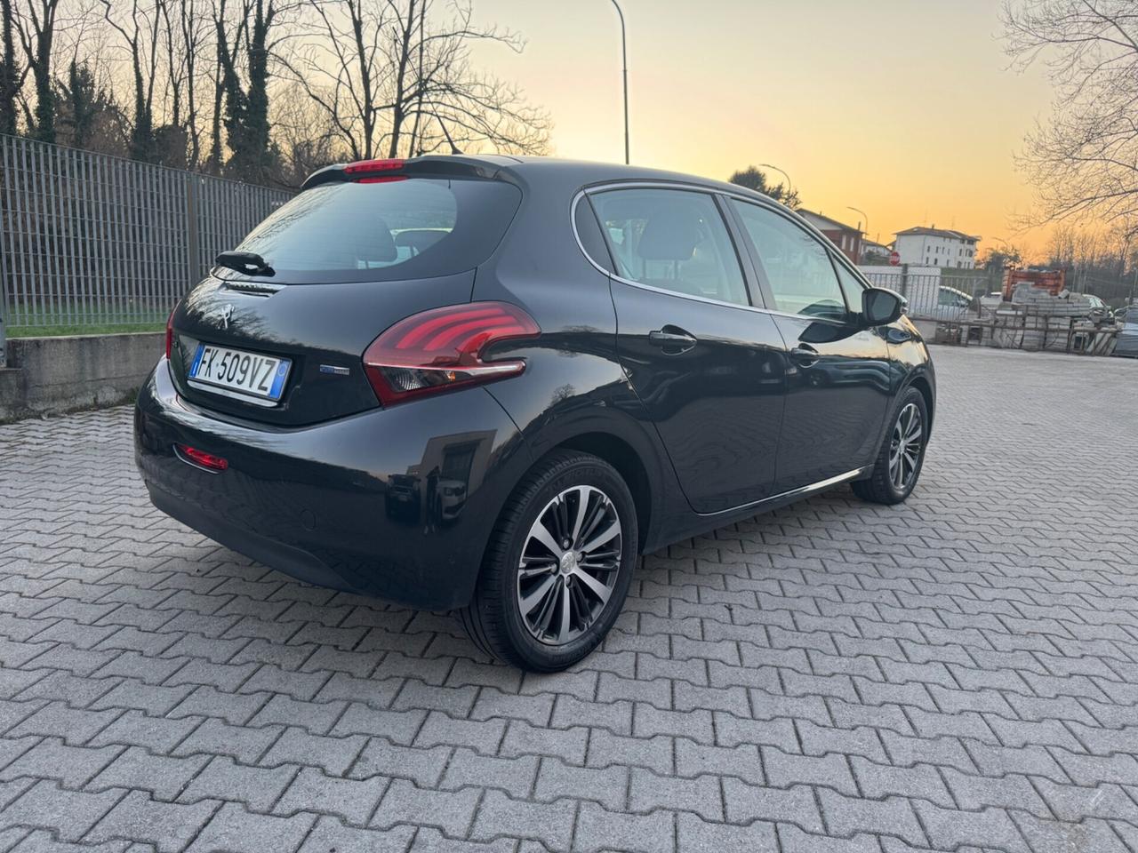 Peugeot 208 PureTech 82 5 porte Allure