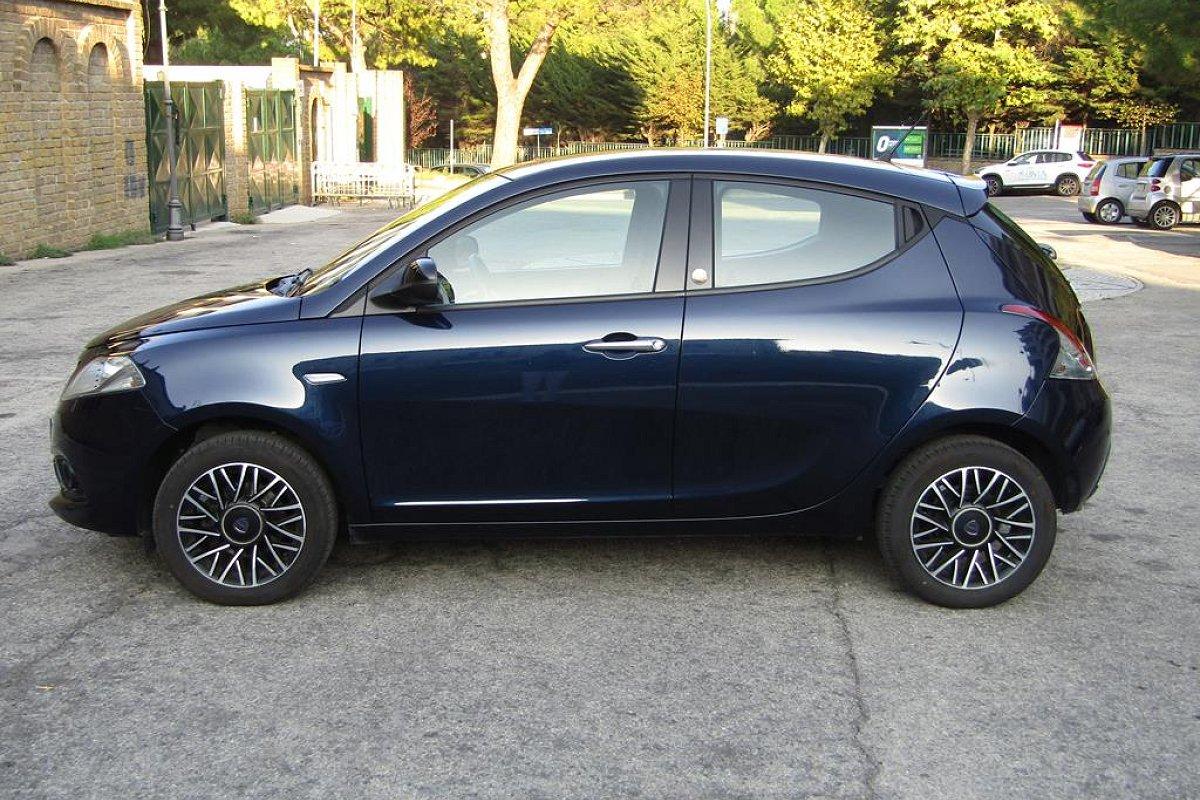 LANCIA Ypsilon 1.2 69 CV 5 porte GPL Ecochic Gold