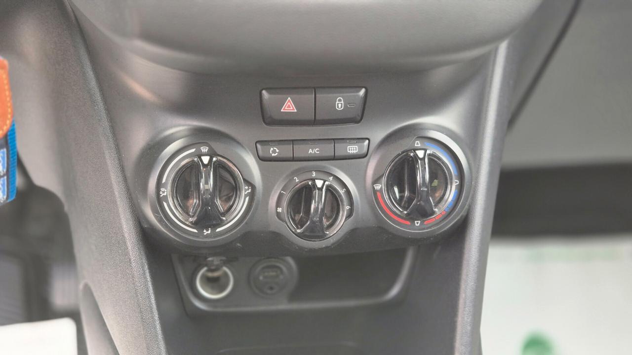 Peugeot 208 1.2BENZ/60KW/ 82 CV 5 porte /OK NEOPATENTATI