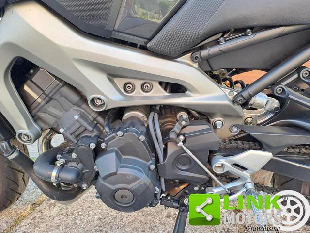 YAMAHA MT-09 .
