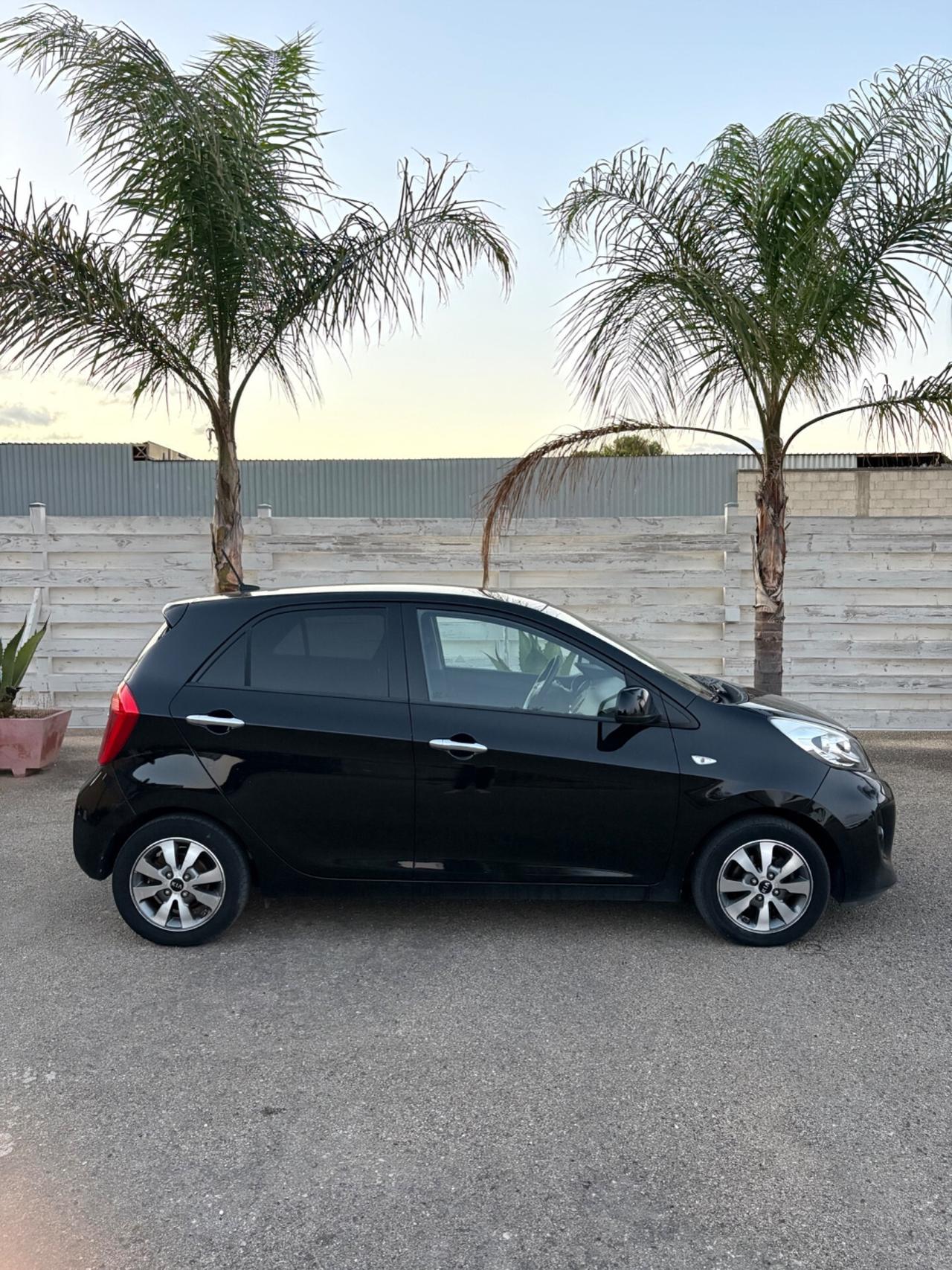 Kia Picanto 1.0 benzina 5 porte con soli 103.000 km