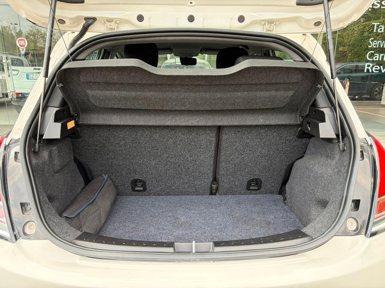 Lancia Ypsilon 1.2 69 CV 5 porte GPL Ecochic Elefantino Blu