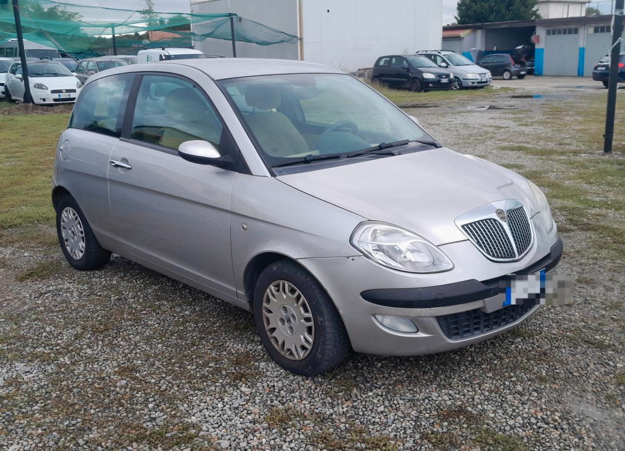 Lancia Ypsilon 1.2 Oro