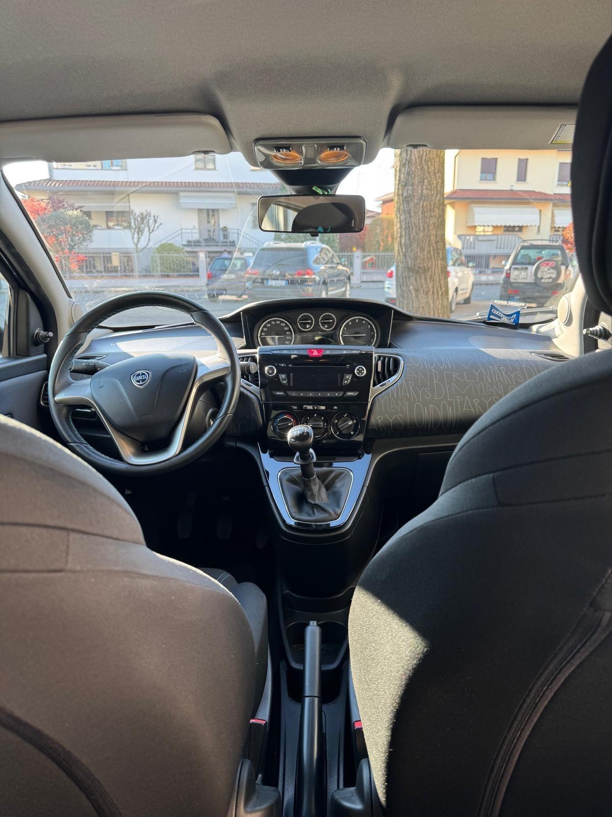 Lancia Ypsilon 1.2 69 CV 5 porte Elefantino