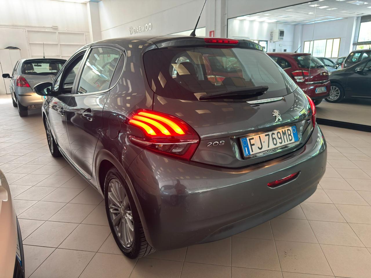 Peugeot 208 PureTech 82 5 porte Allure