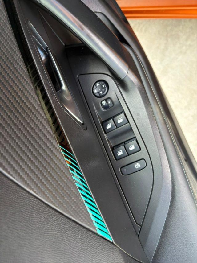 PEUGEOT 2008 BlueHDi 110 S&S Allure