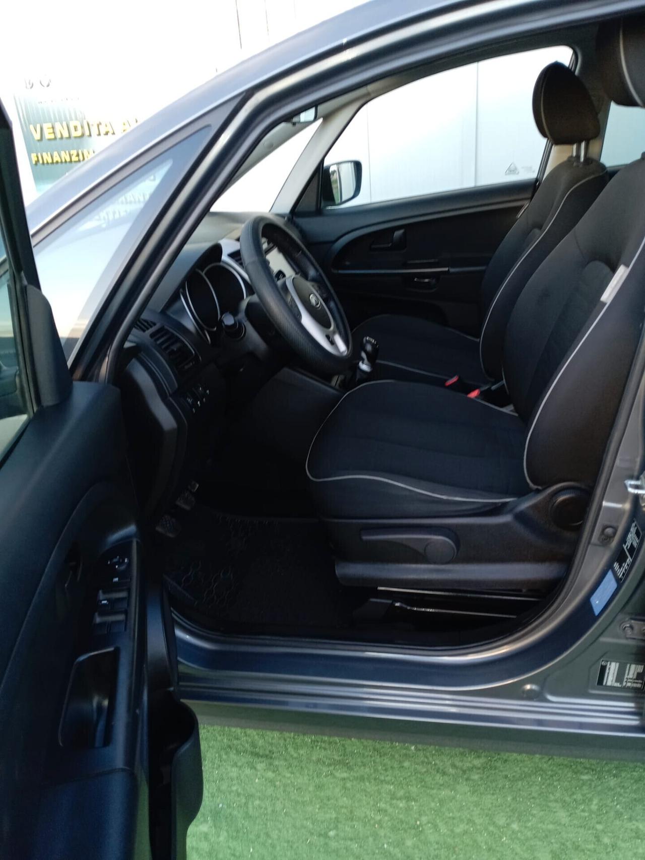 KIA VENGA 1.4 BENZINA UTILITARIA BASSI CONSUMI