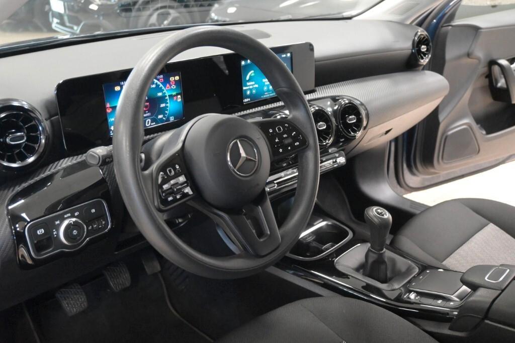 MERCEDES-BENZ A 180D 116CV 6M. BUSINESS SOLUTION ( NAVI - TELECAMERA POST. - CRUISE )