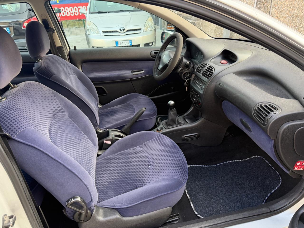 Peugeot 206 1.1 benzina clima neopatentati