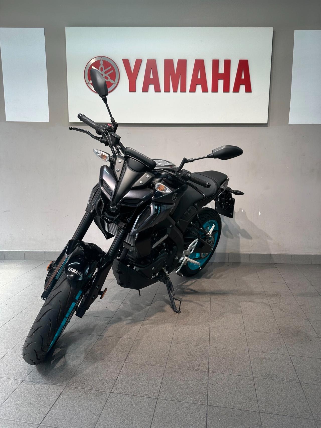 Yamaha MT-125 cyano whell
