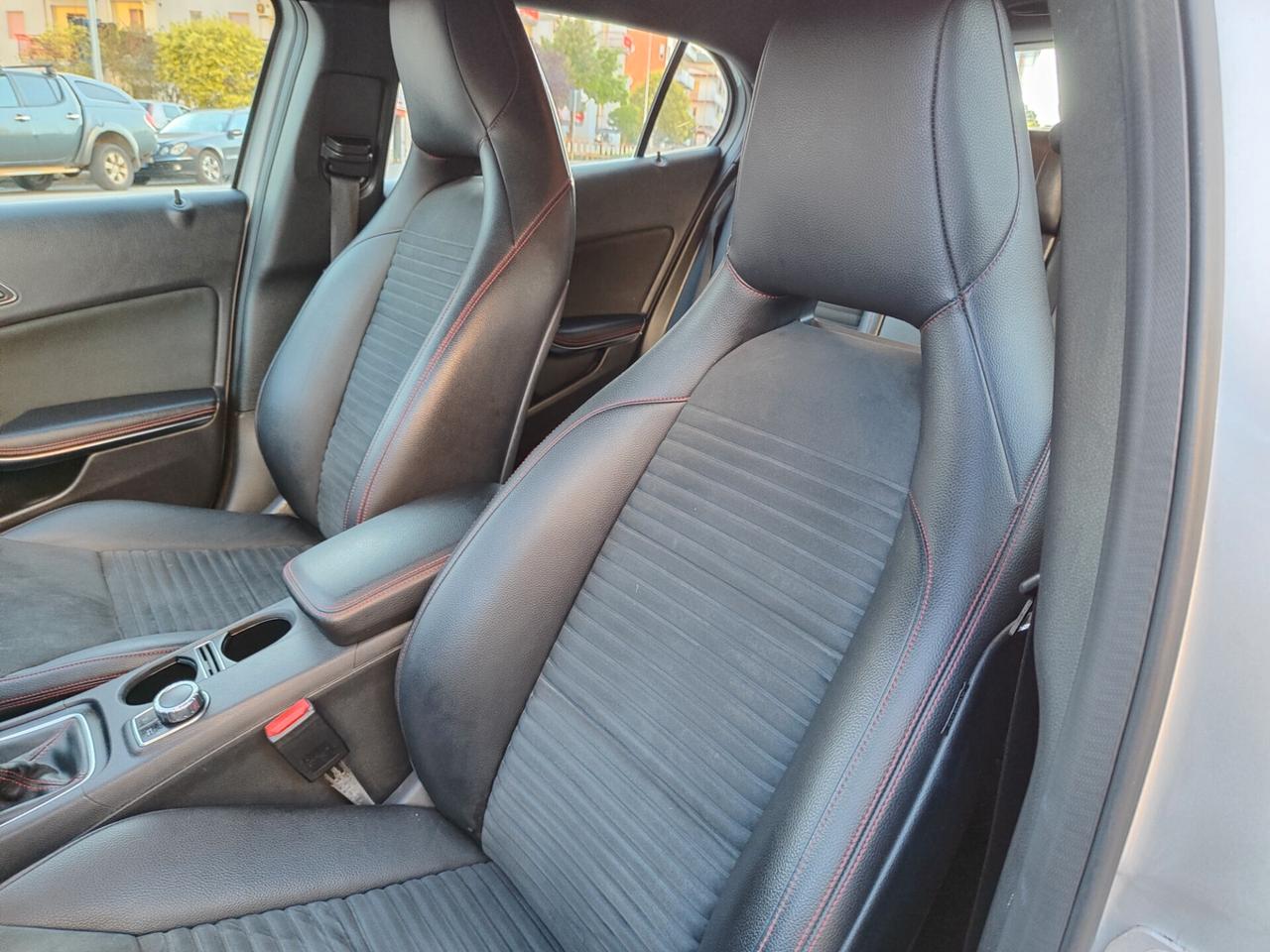Mercedes-benz GLA 180 Sport AMG * Navi * Full * AMG * Garantita 12 Mesi