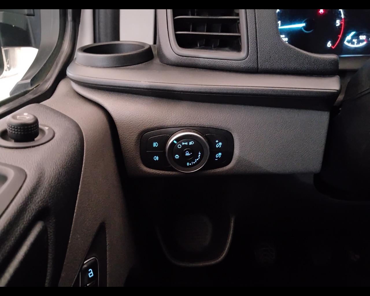 FORD Transit Custom 280 2018 - transit custom 280 2.0 tdci 130cv