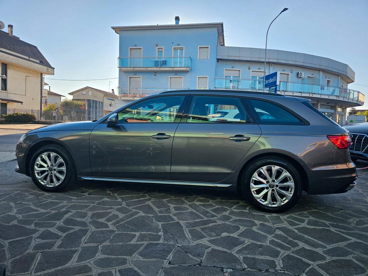 Audi A4 Avant 30 TDI/136 CV S tronic Business S-Line edition