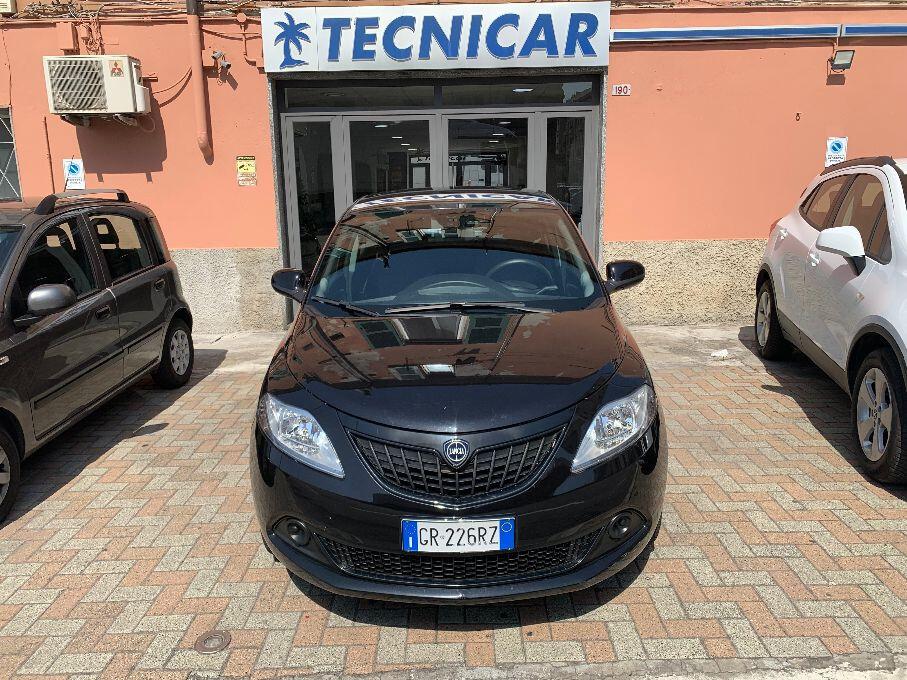Lancia Ypsilon 1.0 FireFly 5 porte S&S Hybrid Silver