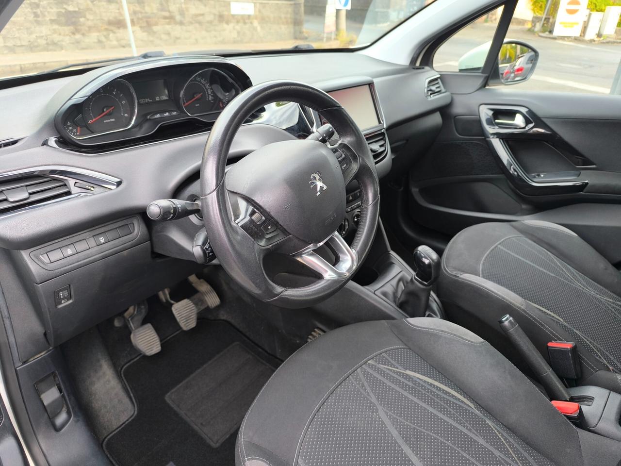 Peugeot 208 1.4 HDi 68 CV 5 porte Allure