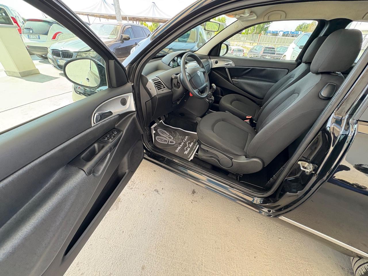 Lancia Ypsilon 1.2 69 CV Unyca