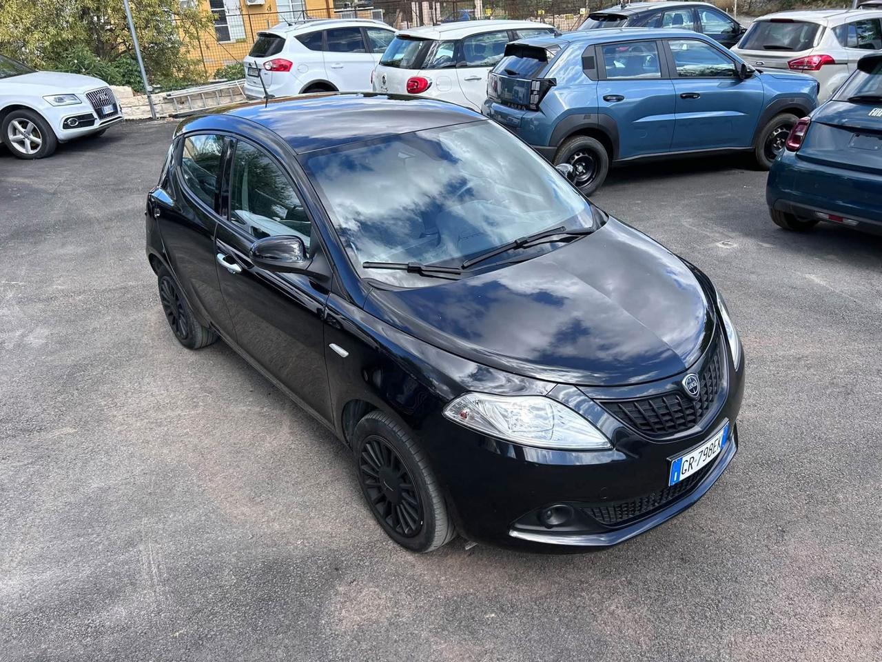 Lancia Ypsilon 1.0 FireFly 5 porte S&S Hybrid UnYca
