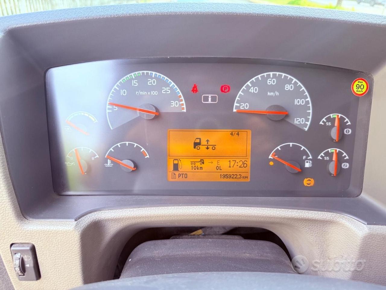 Volvo FE 300 - COMPATTATORE PER RIFIUTI A 4 SCOMPA