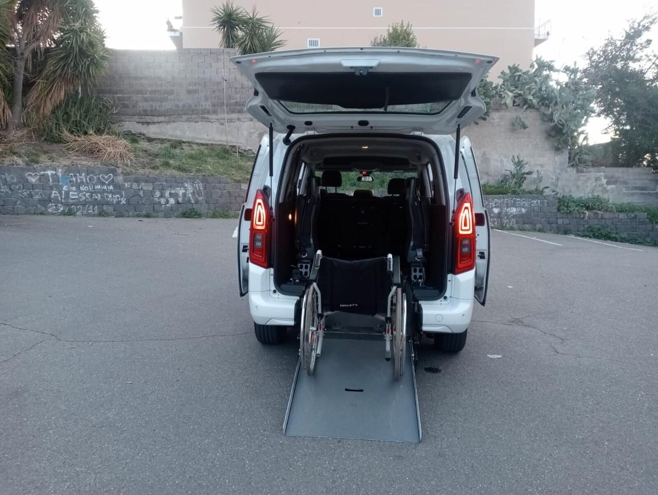 Opel Combo Life Opel Combo Life pianale ribassato con rampa disabili in carrozzina